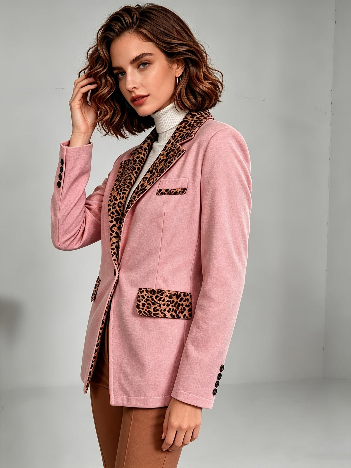Clementine | Blazer entallado de terciopelo con detalles de leopardo