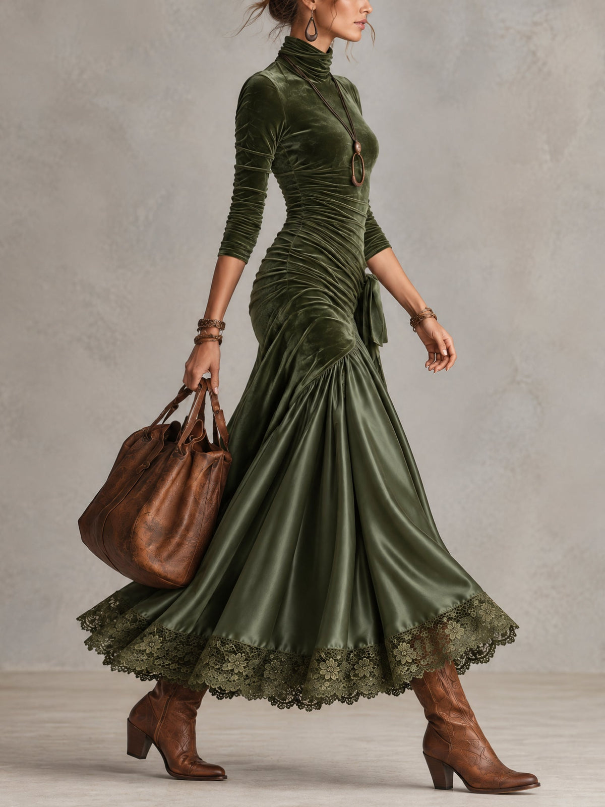 Vestido largo verde oliva de terciopelo elástico y satén con bajo de encaje