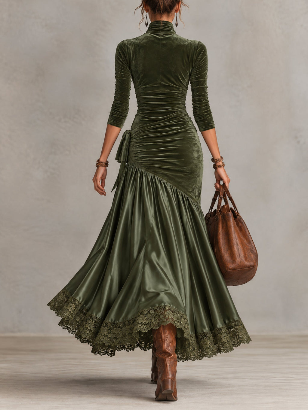 Vestido largo verde oliva de terciopelo elástico y satén con bajo de encaje