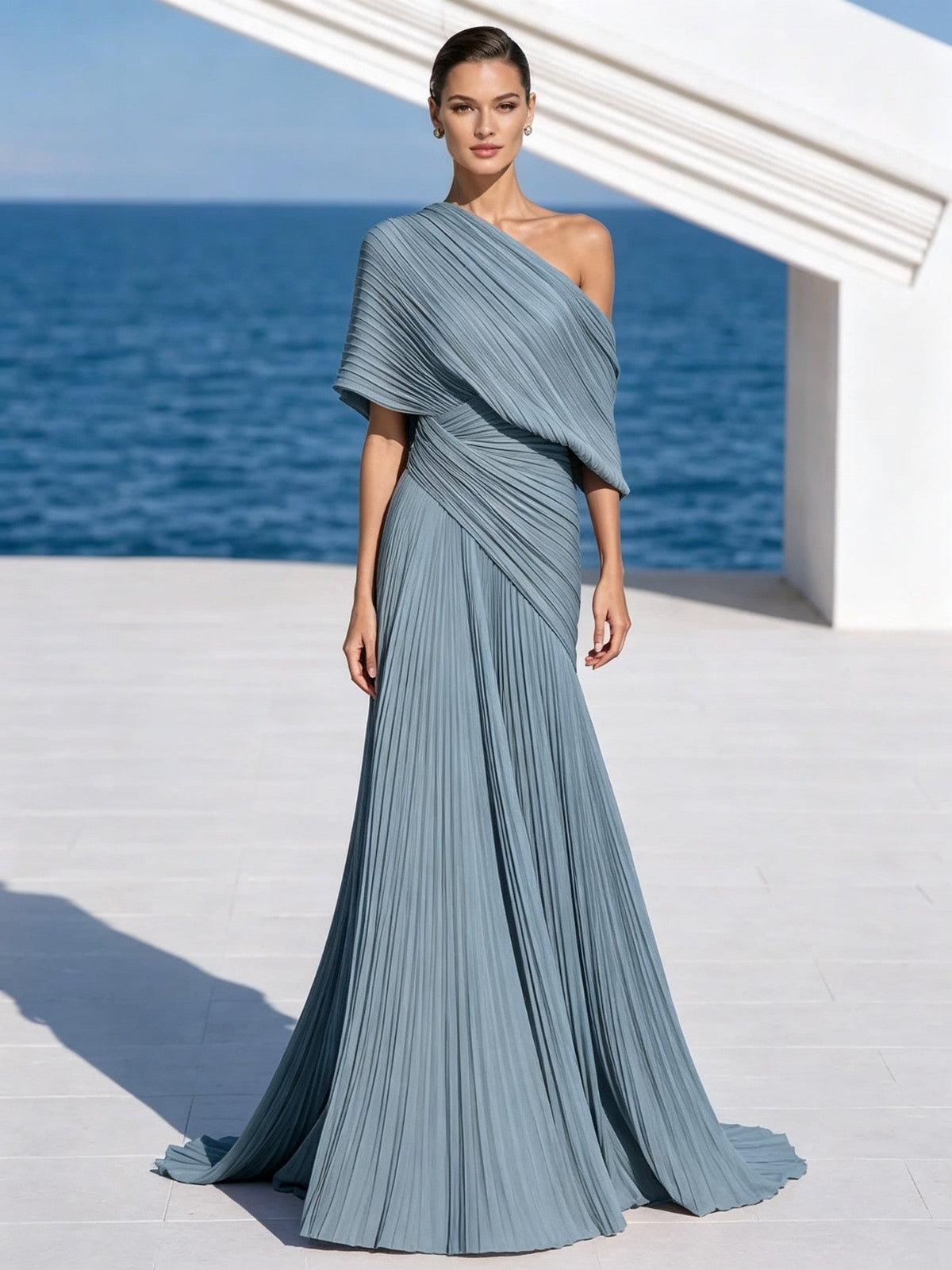 Vestido de Noche con Hombro Asimétrico y Drapeado