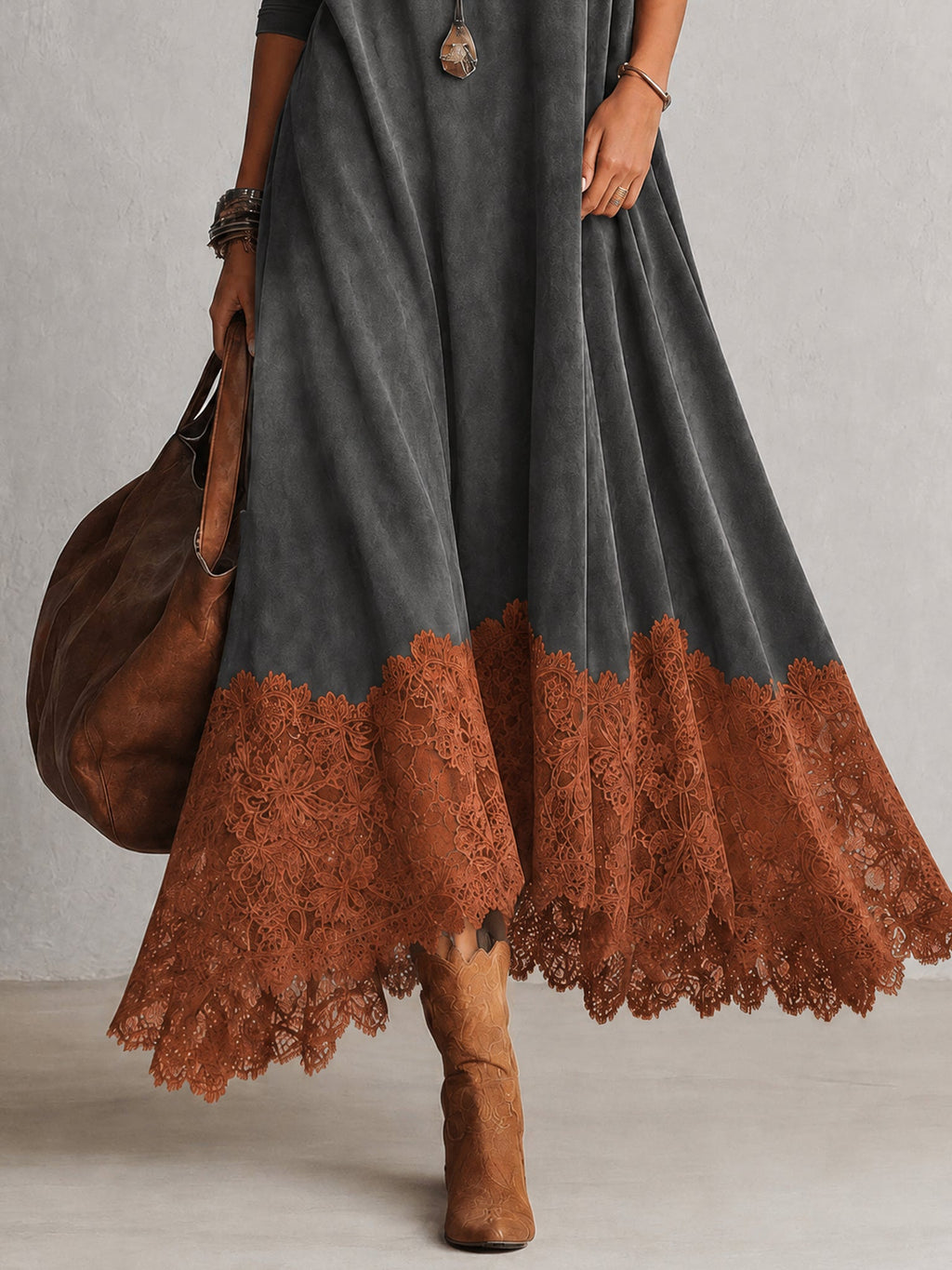Vestido largo marrón efecto ante con mangas largas y bajo de encaje vintage
