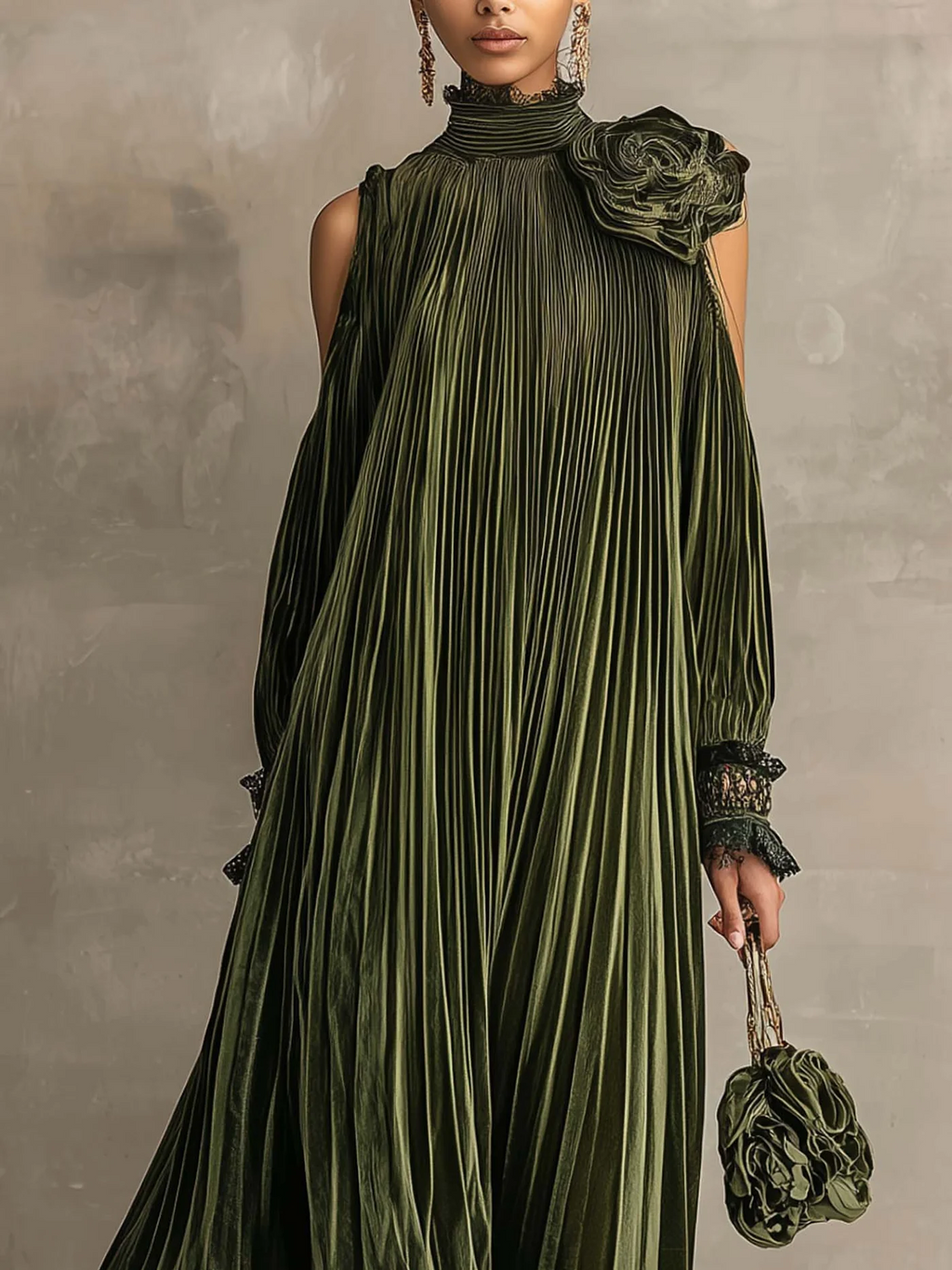 Rosa | Vestido largo plisado verde oliva con detalle floral en el hombro