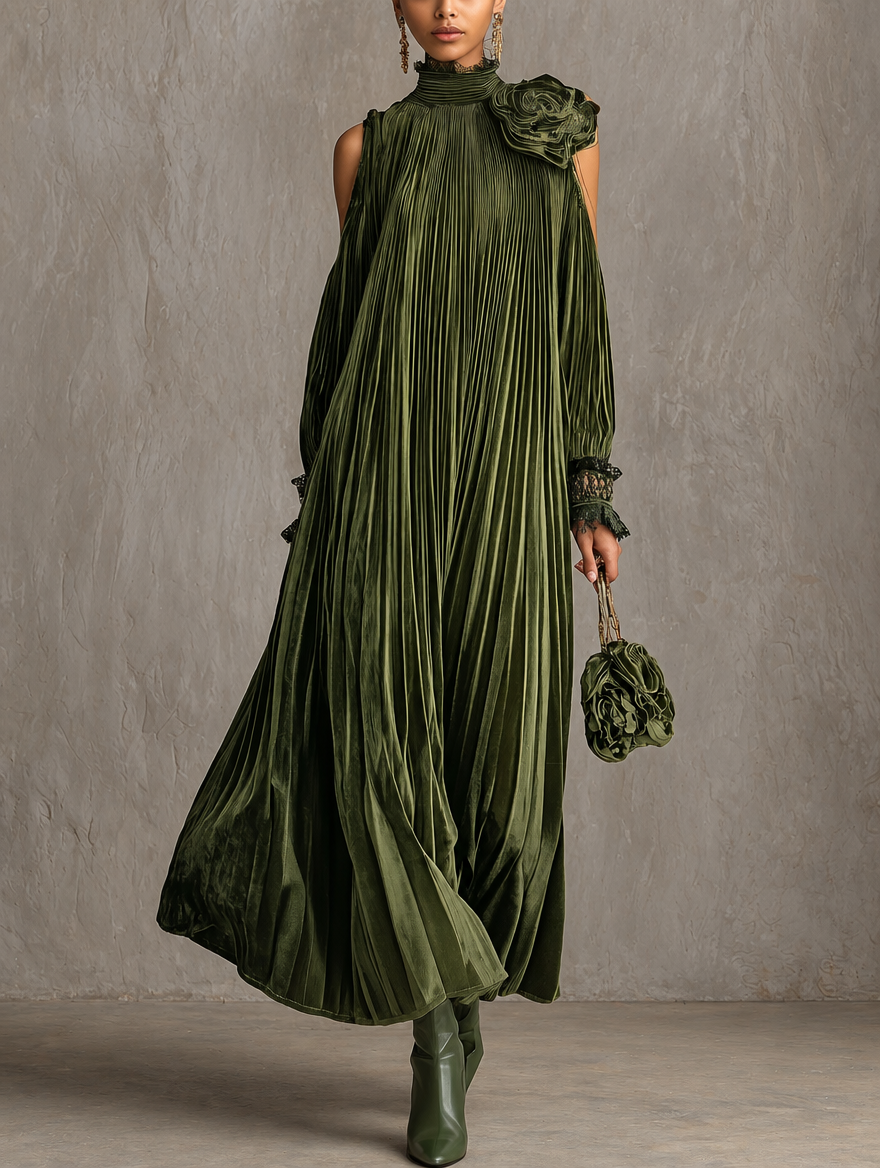 Rosa | Vestido largo plisado verde oliva con detalle floral en el hombro